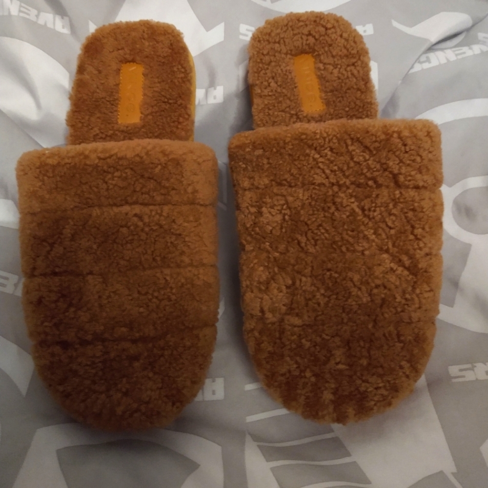 Vince (Lamb Fur) Women's Slippers